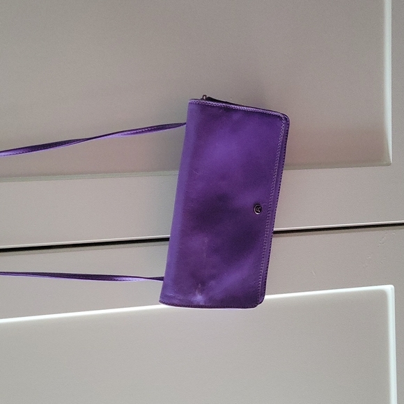 Beautiful soft leather purple crossbody bag - Picture 1 of 7